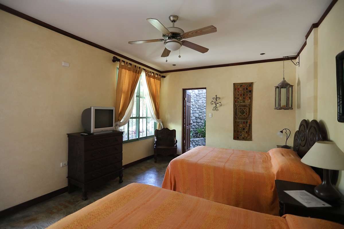 tierra-magica-B&B-queen-room